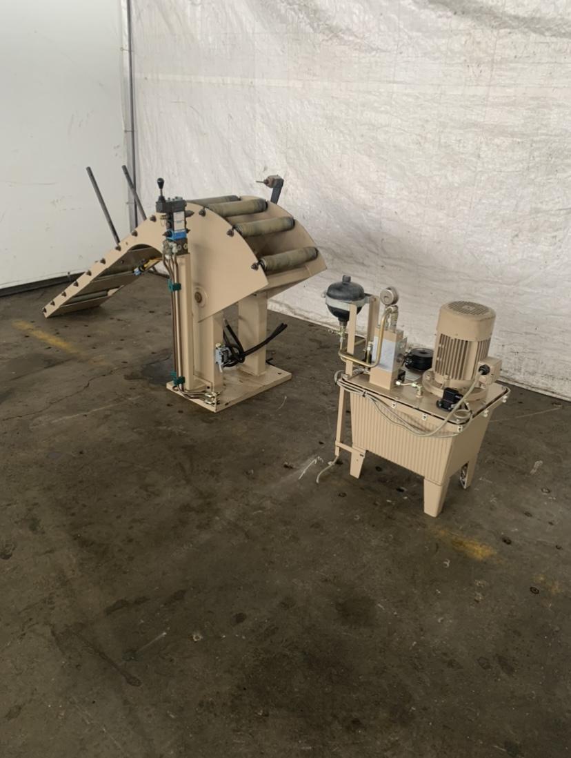 ADJUSTABLE ENTRY PEELER TABLE. STOCK #0258624