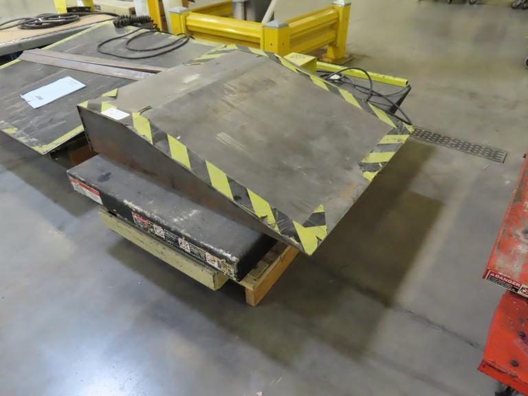 Globe International AA-2-36, 32" x 58" Scissor Table, 2000 LBS Lifting Capacity, Remote Foot Switch, Transition Ramp- Auction Item