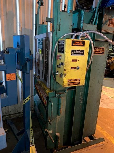 1 - PREOWNED LOAD KING 30 in  X 36 in  DOWN ACTING HYDRAULIC VERTICAL BALER, MODEL #: V3630, S/N: 6860