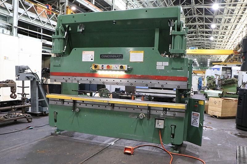 90 TON X 10' CINCINNATI HYDRAULIC PRESS BRAKE MODEL 90CBX8