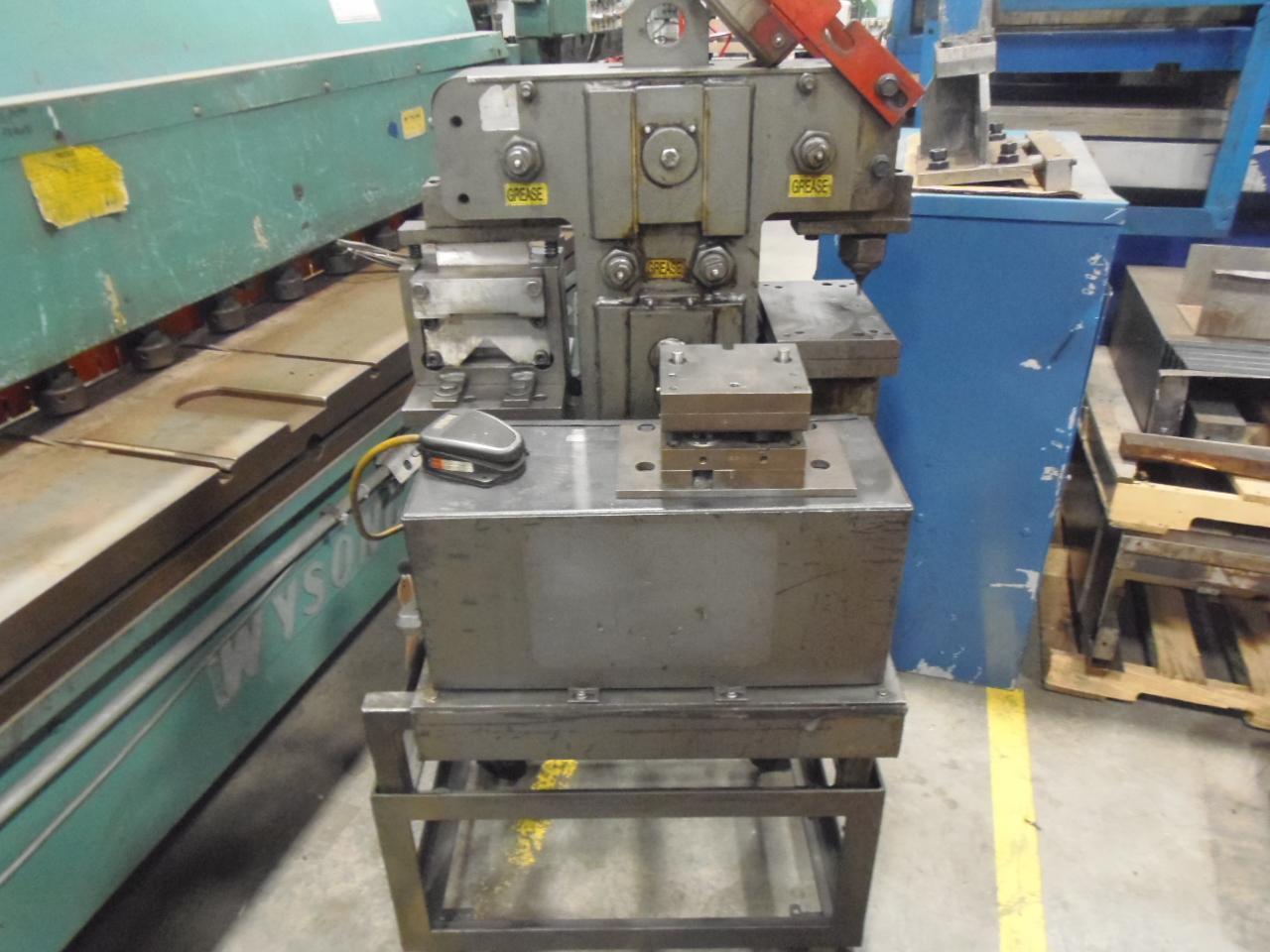 25 TON EDWARDS IRONWORKER, 1" PUNCH, OPEN STATION, SINGLE PHASE 110V, 1994