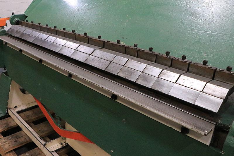 12 Ga x 6 ft., Used Chicago Hydraulic Box & Pan Brake, HBPU 612-6