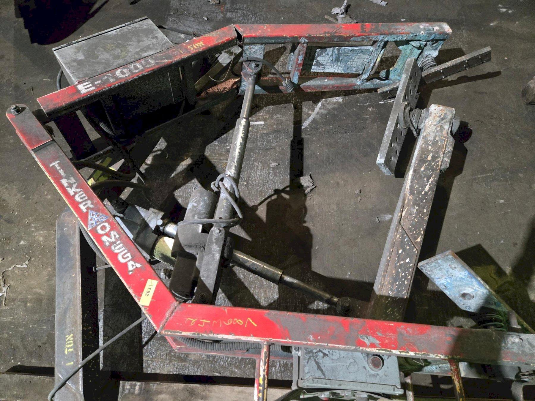 TInker Omega model e-1000 2000# capacity electric mold handler