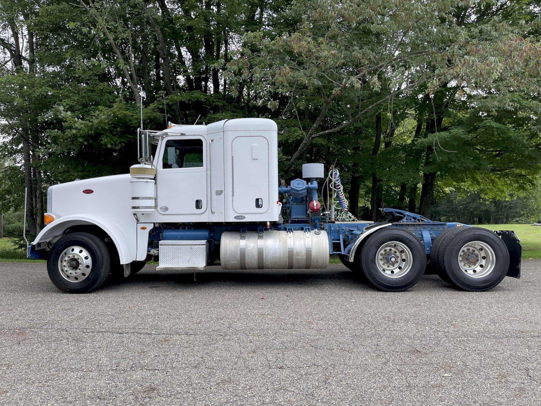2011 Peterbilt 367 Flat Top 
w/36” Sleeper and an Air Compressor