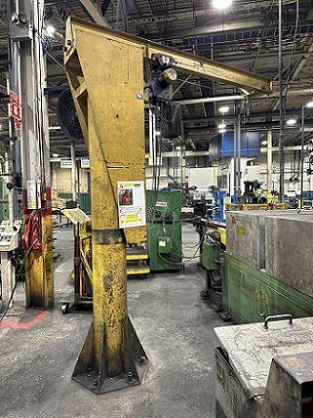 2000 LB (1 TON) GORBEL FREE STANDING JIB CRANE & P&H POWERED CHAIN HOIST