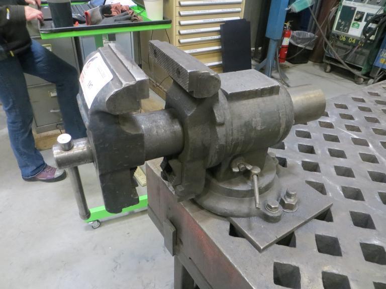 Heavy Duty Bench Vise 6"- Auction Item
