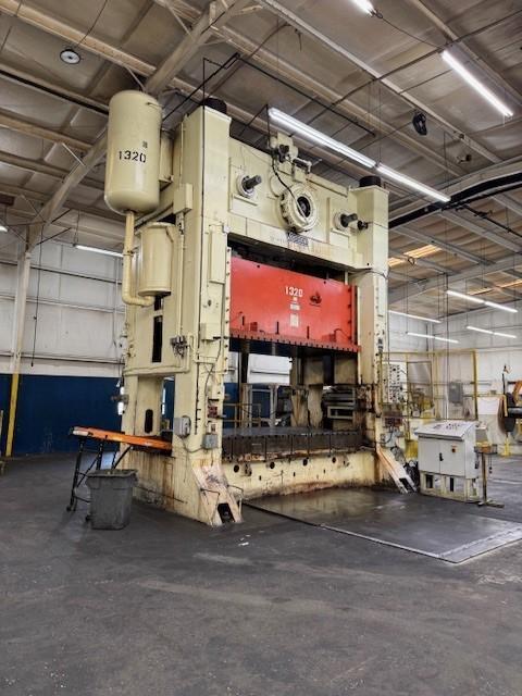 1000 ton Verson S4-1000-144-84T Straight Side Mechanical Stamping Press For Sale