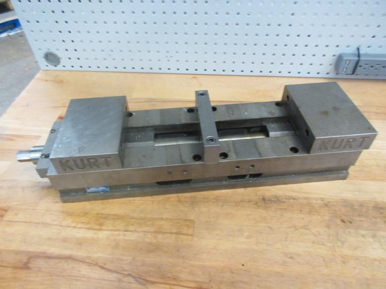 Kurt DL-600 6" Double Lock Machine Vise, Flat or Side Mount- Auction Item