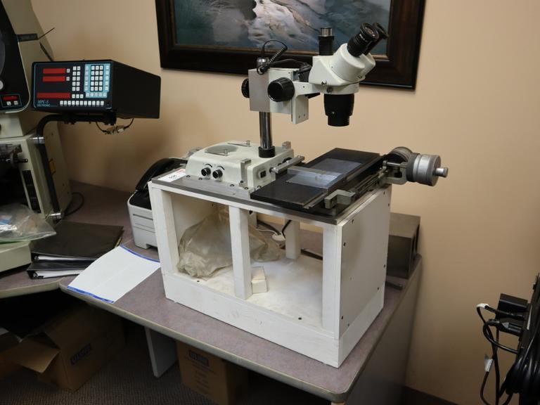 Toolmakers Microscope: AM Stereo 1X-3X  Microscope, w 1.5X Lens and WF 10X/20 Eyepiece Lenses, Scherr Tumico Traveling Stage with Micrometer Hand Travels- Auction Item