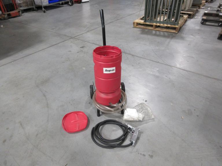 SNAP-ON Gravity-Fed Siphon Portable Sandblast System, Holds 40 lbs of Media, with Hose length 10' with 5/16'' nozzle- Auction Item