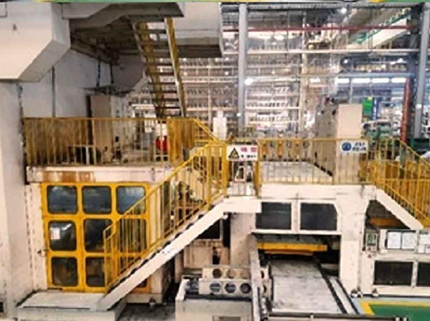 3500 Ton Komatsu Mechanical Double Action Transfer Press Slide Size: 4200 × 3600 mm (Upper) | 6300 × 3600 mm (Lower)