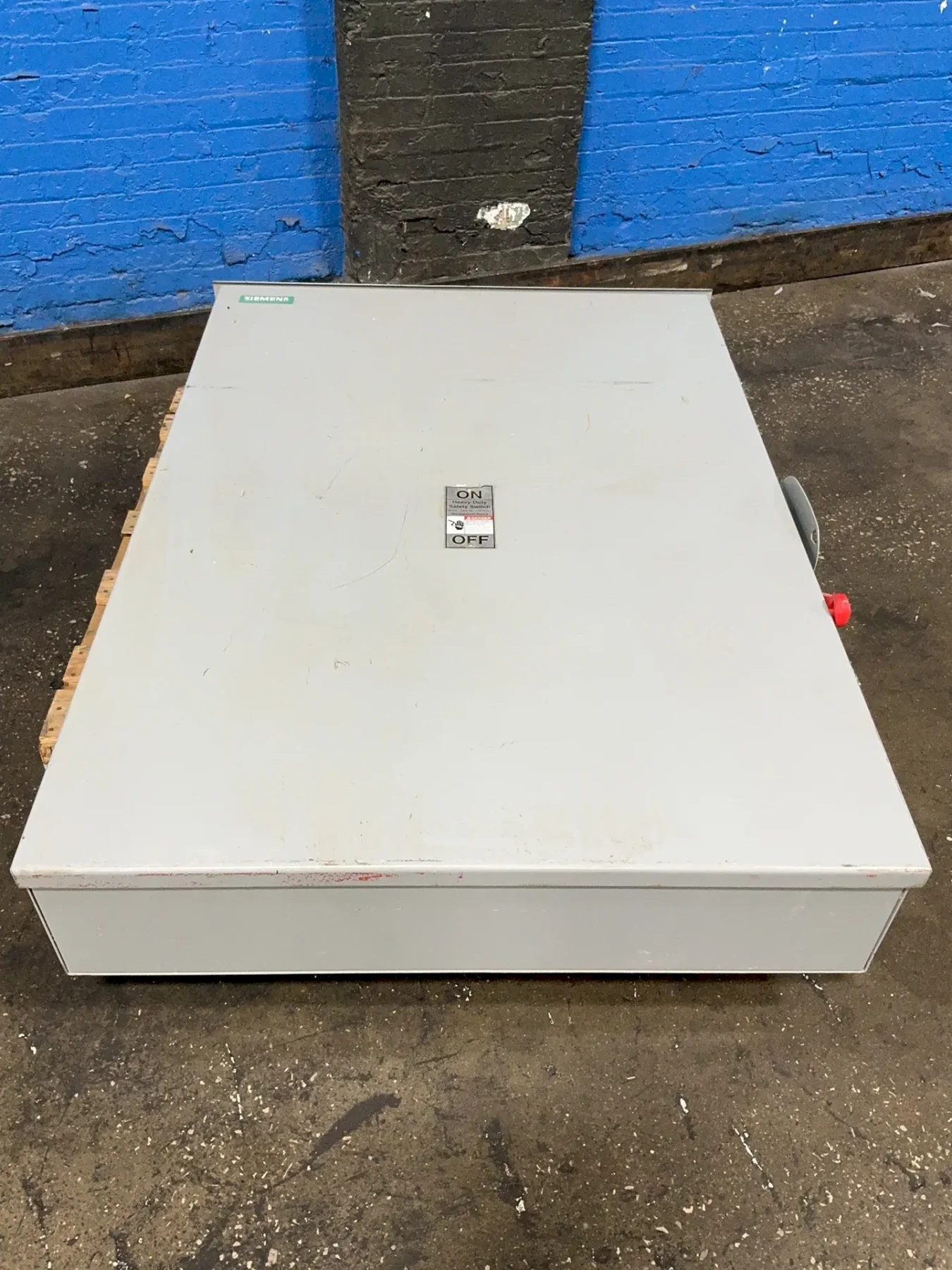 SIEMENS 800 AMPS, 600 VOLTS NON FUSIBLE DISCONNECT   -  012318P