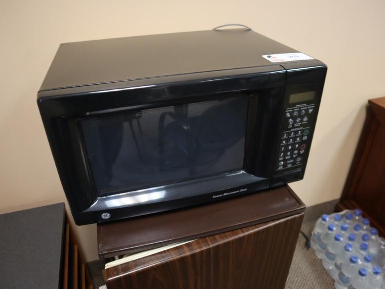 GE Sensor Microwave w Rotating Tray- Auction Item