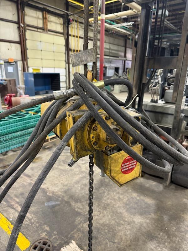 1 - PREOWNED BUDGIT 1-TON CHAIN AIR HOIST, MODEL #: 114394-1, S/N: 85-8-4