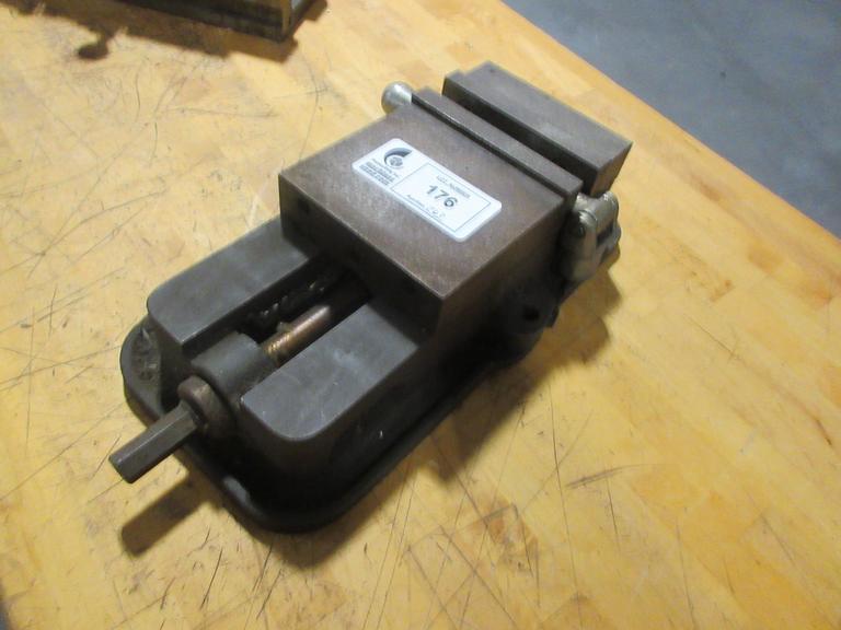 Kurt D-60 6" Machine Vise W/ Jaws & Handle- Auction Item