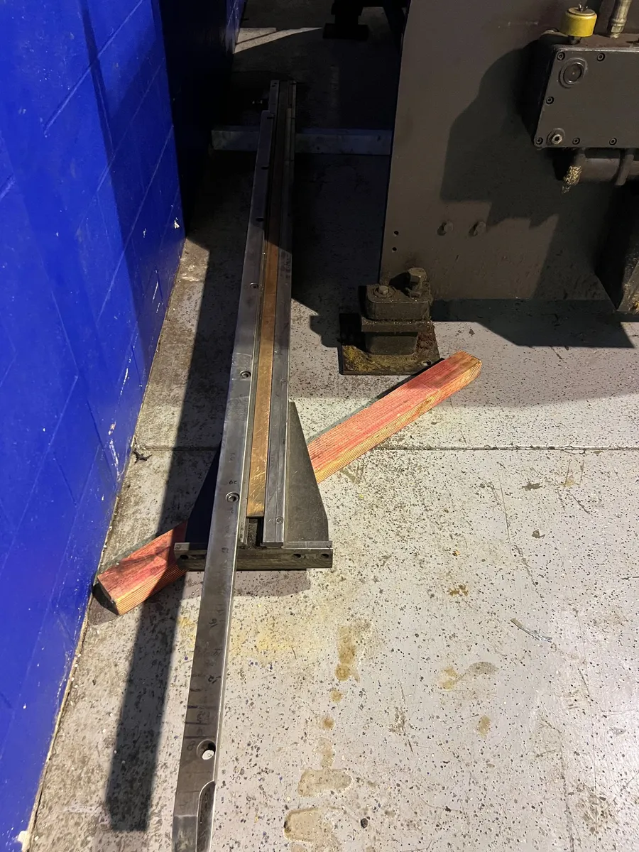 10’ x 1/4” Amada Model M3060 Mechanical Power Squaring Shear w/ FOPPBG
