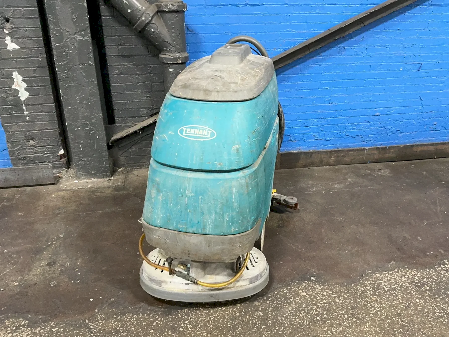 TENNANT WALK BEHIND FLOOR SCRUBBER  -  MODEL T5