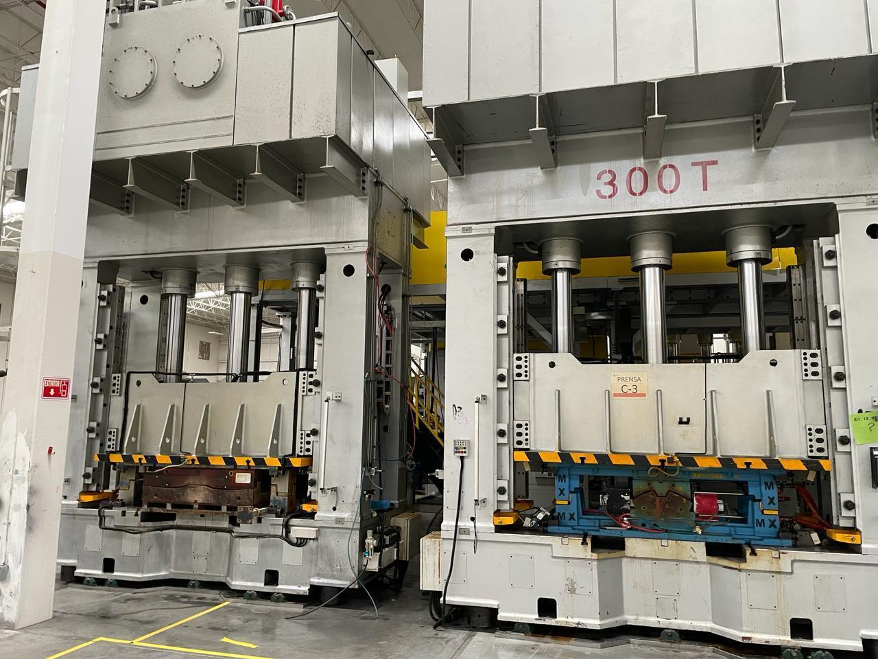 300 Ton WUXI LANLI hydraulic press Model Y28-300T