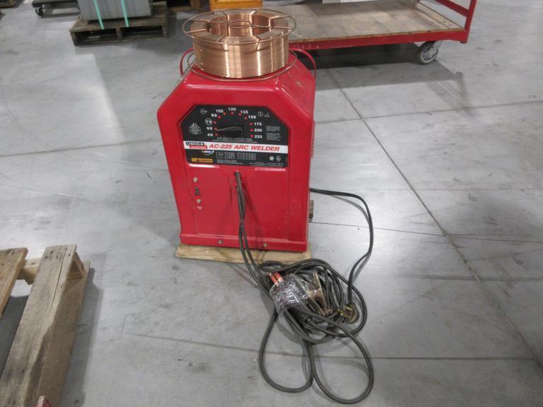 Lincoln Electric AC-225 Stick Arc Welder with Spool .035" Welding Wire- Auction Item