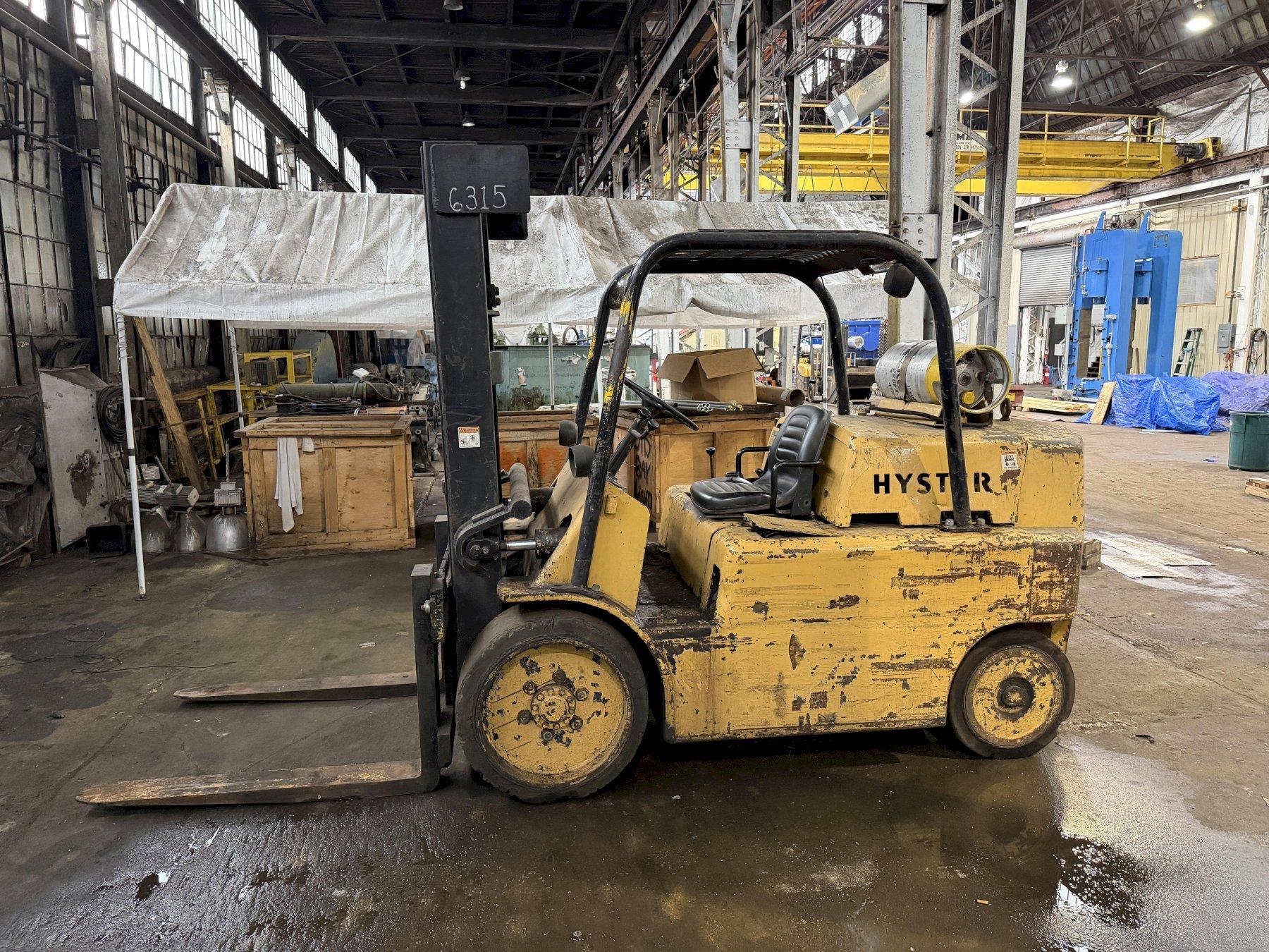 15,000 LB HYSTER S150A PROPANE FORKLIFT. STOCK # 0982826