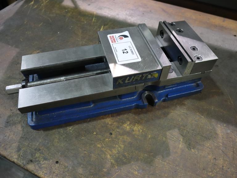 Kurt DX6 Crossover 6" Machine Vise, Steel Jaws, Handle- Auction Item