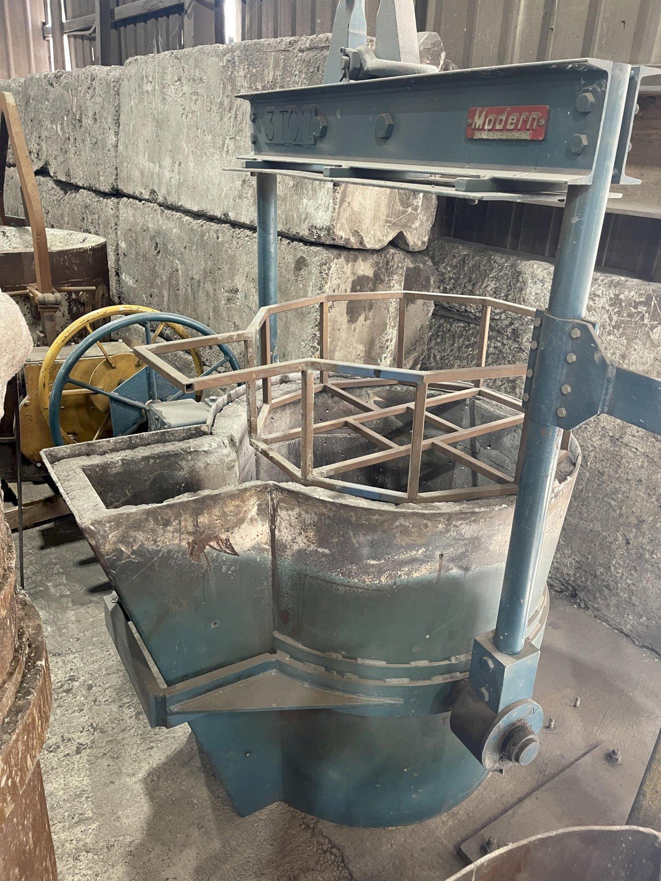 Modern 3 ton geared tea pot ladle