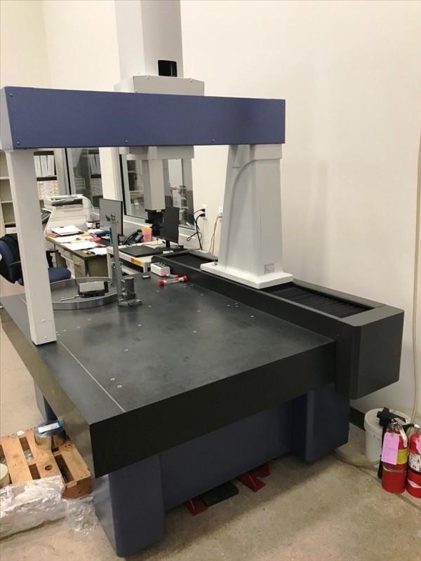 MITUTOYO CRYSTA PLUS M7106 COORDINATE MEASURING MACHINE