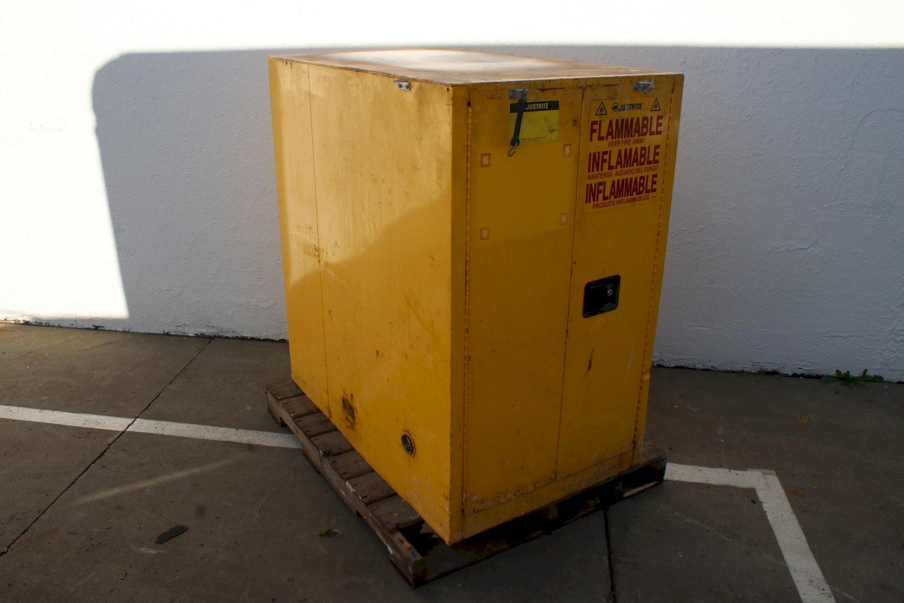 PAINT CABINET: STOCK #75752