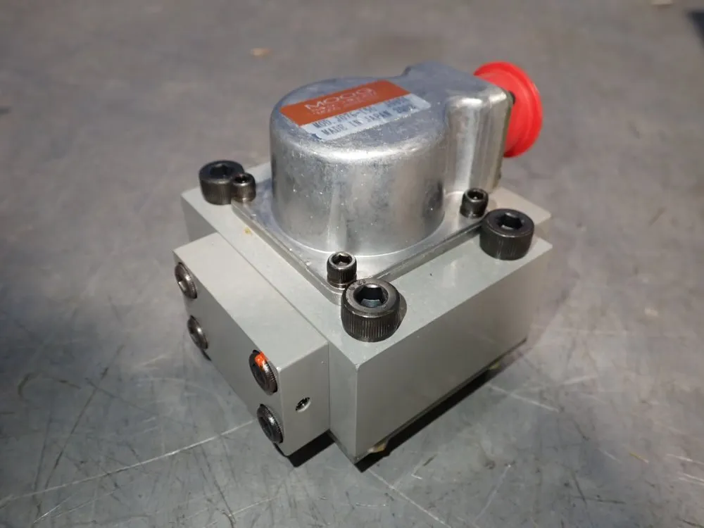 MOOG SERVO VALVE  -  J076-150