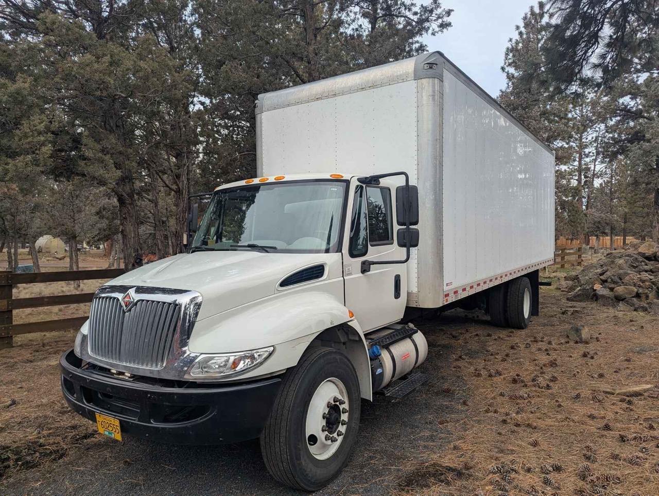 International 4300 SBA Box/Service Truck, 2018