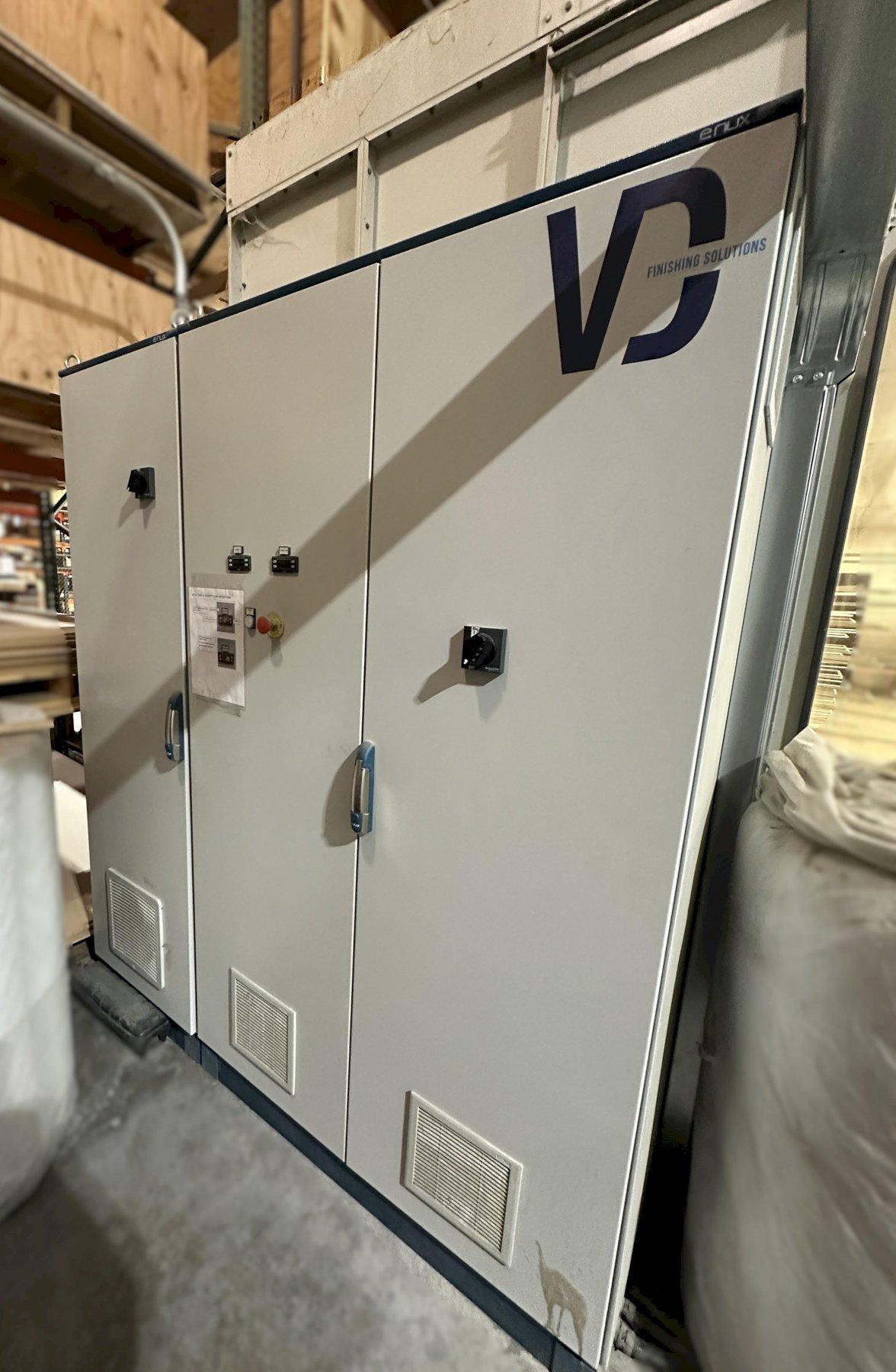 VD Finishing Systems - VD Simple Dynamic TOP CS Yr. 2022 With Pressurized cabin, filtering system, 2 Sets of Guns with 8 Spraying Heads, Wondrous Pannel Cleaning System, Heated Humidify Control Air Unit, 17' Infeed Conveyor, Coil-Uncoil Paper System, 10' Exit Conveyer,