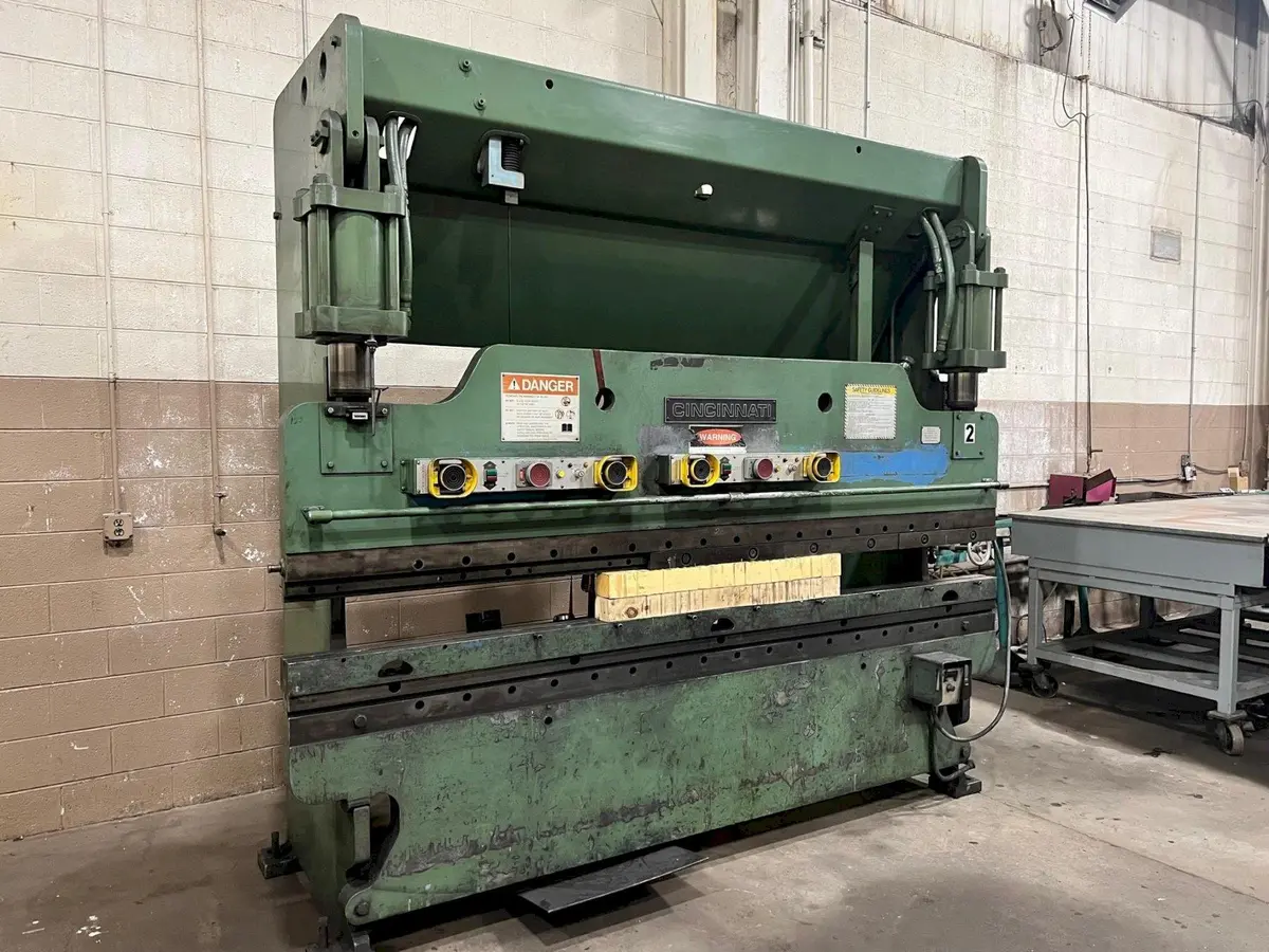 90 TON x 10' CINCINNATI 90CB8 HYDRAULIC PRESS BRAKE