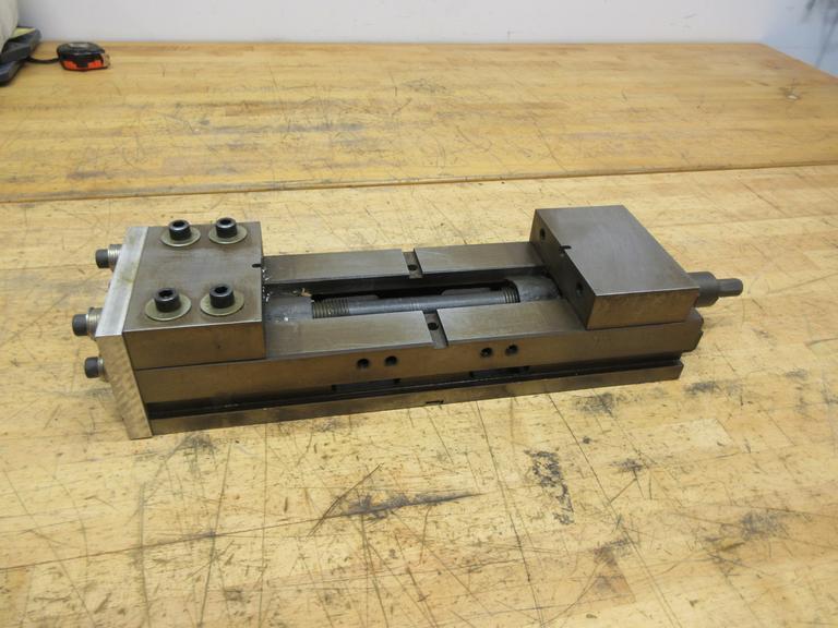 Double Lock 6" Machine Vise  ** Missing Center Jaw, No Jaws, No Handle **- Auction Item
