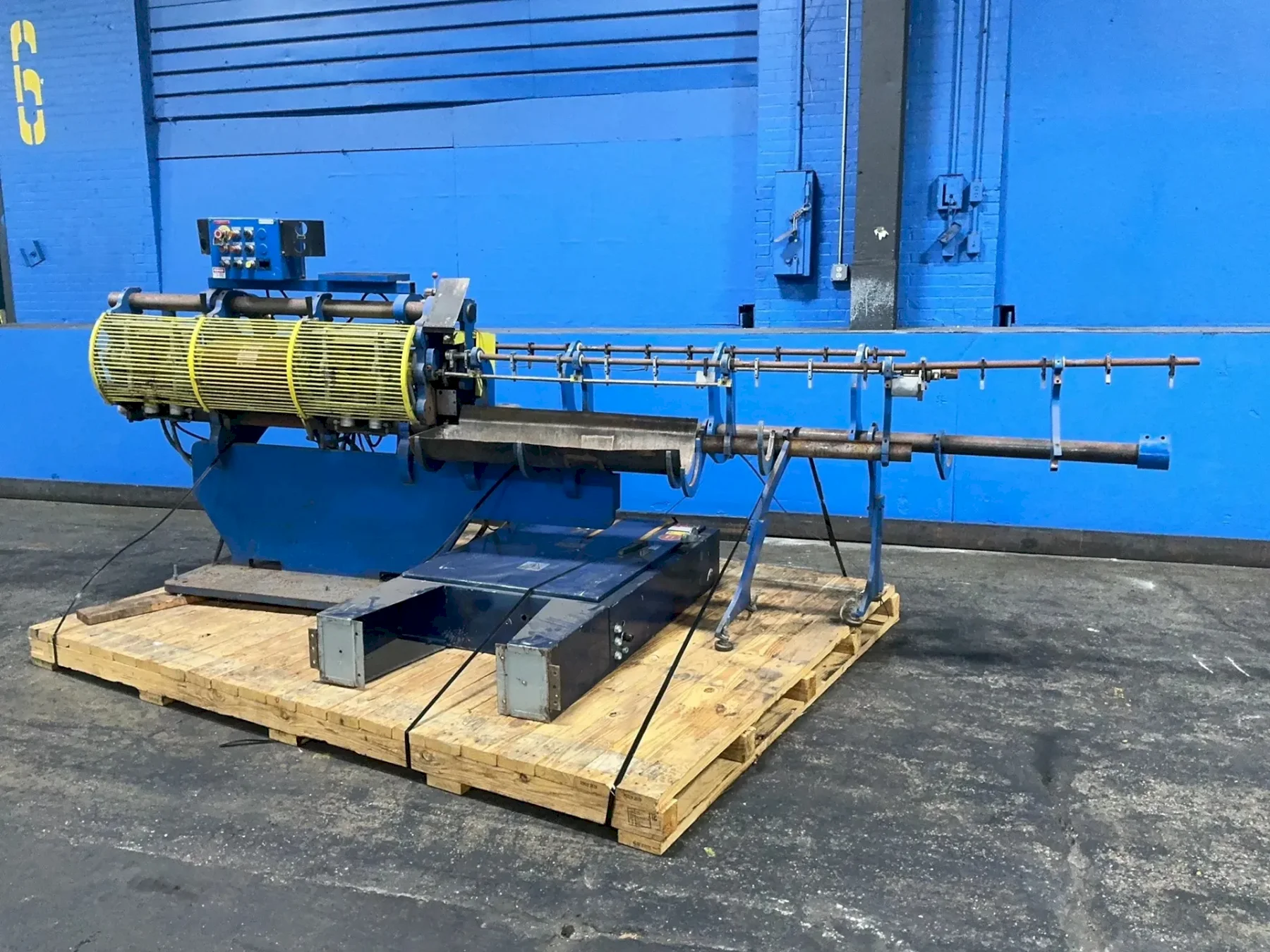 WIRE STRAIGHTENING AND CUTTING MACHINE