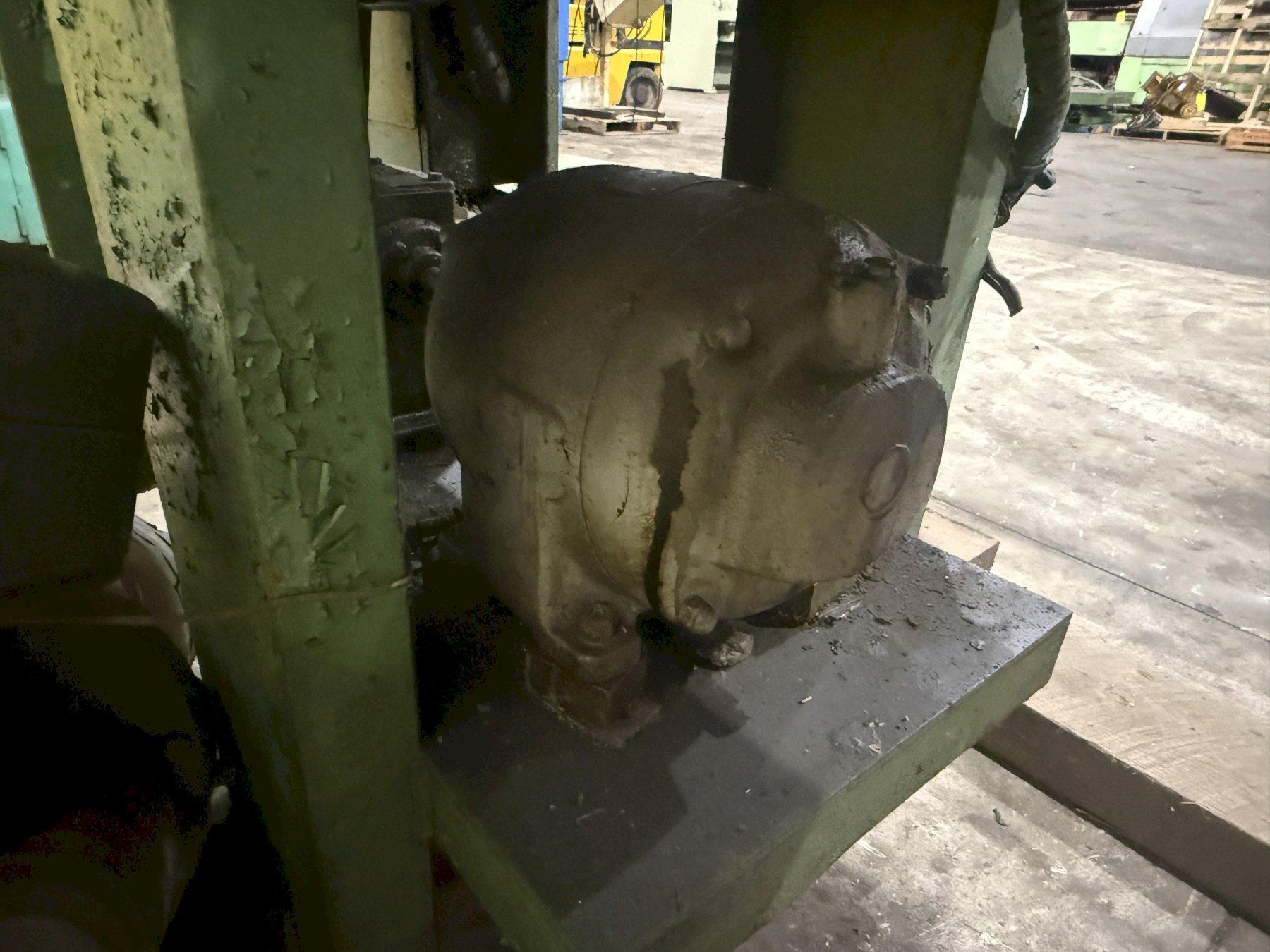 12' FARNHAM MODEL #5-41-8 ROLL FORMING MACHINE
