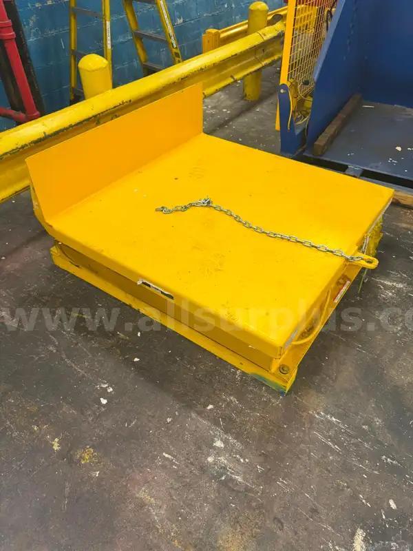 4,000 LB VESTIL HYDRAULIC TILT TABLE. STOCK # 1000725.