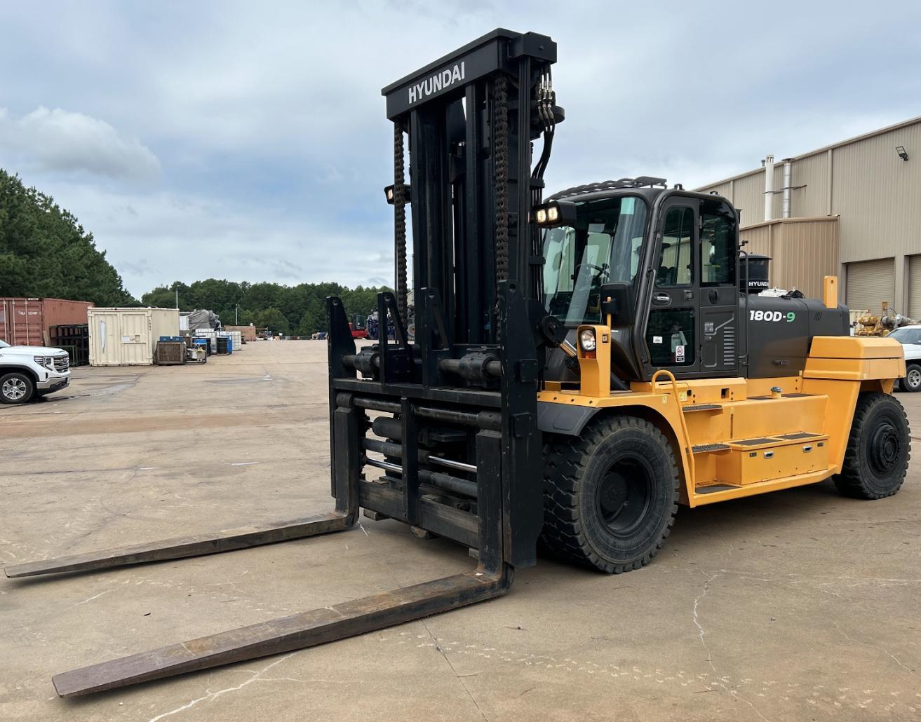 40,000 Lb. HYUNDAI 180D-9B FORKLIFT