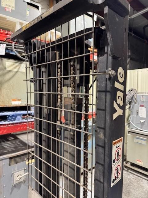 1 - PREOWNED 1999 YALE PALLET STACKER/WALKIE, MODEL #: MSW040LCN24TV083, S/N: B820N02719W