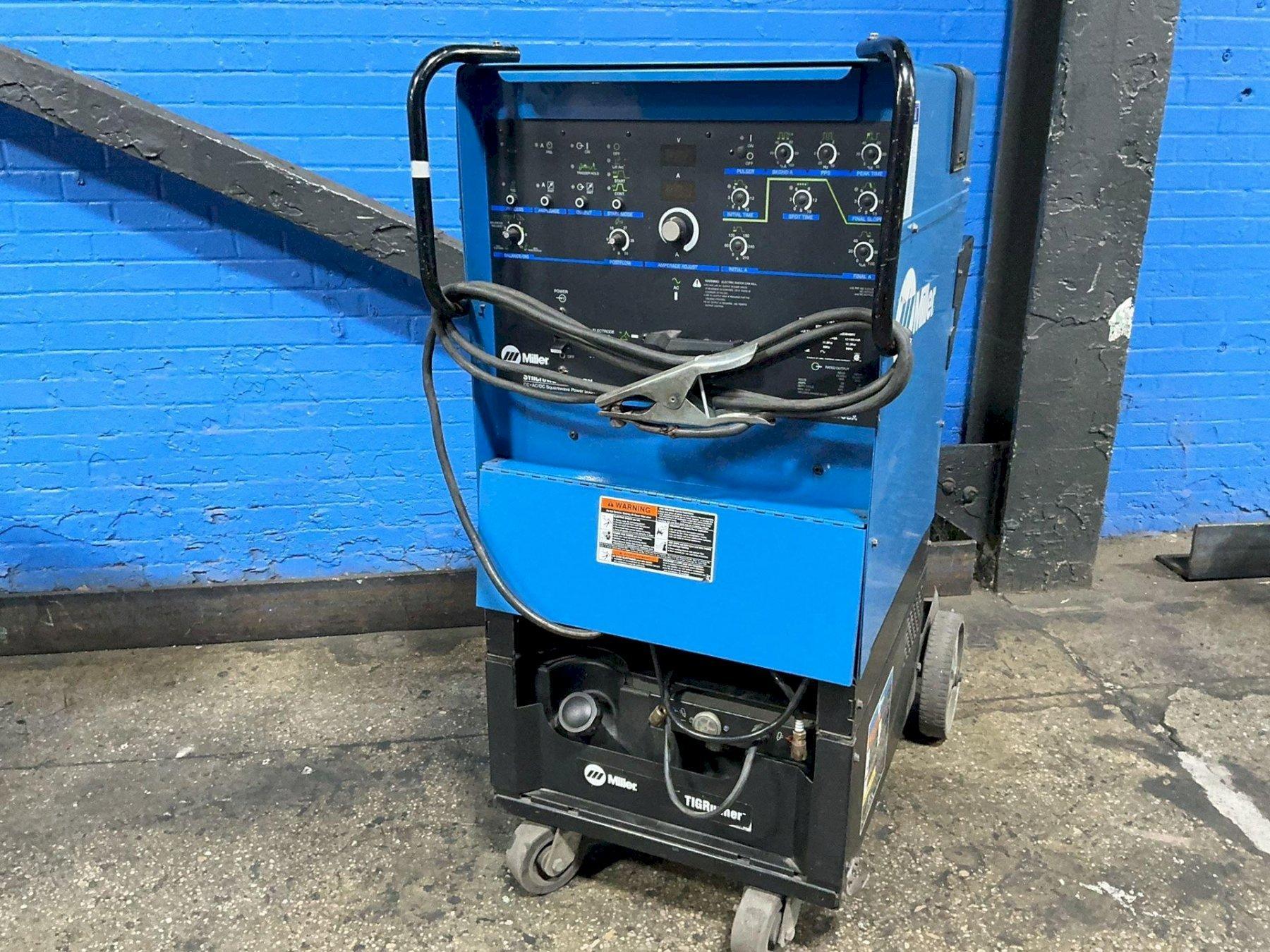 MILLER 250 A WELDER  -  SYNCROWAVE 250 DX