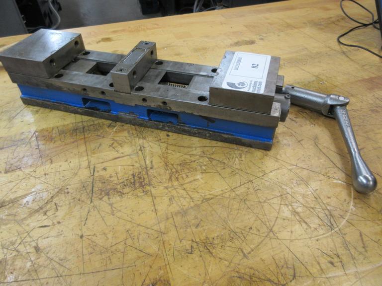 Kurt DL430 4" Double Lock Machine Vise with Handle- Auction Item