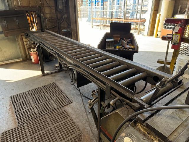 18" X 22" MARVEL 8 MARK 3 VERTICAL BAND SAW STOCK #3815