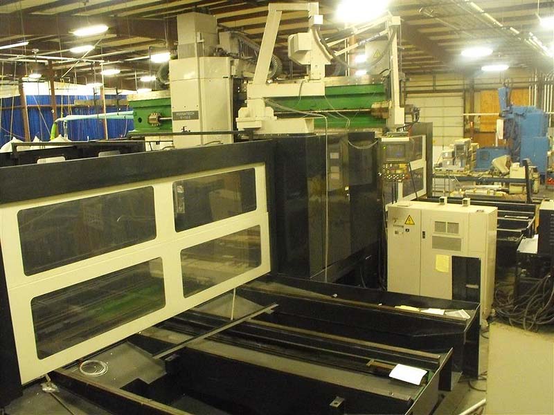 MAZAK V100 Versatech Mazak Mazatrol M32 CNC, (2) 78" x 157" Pallets, X=196",Y=127", Z=39", 50-Taper, 80 Station Tool Changer, Head Changer, New 1996.