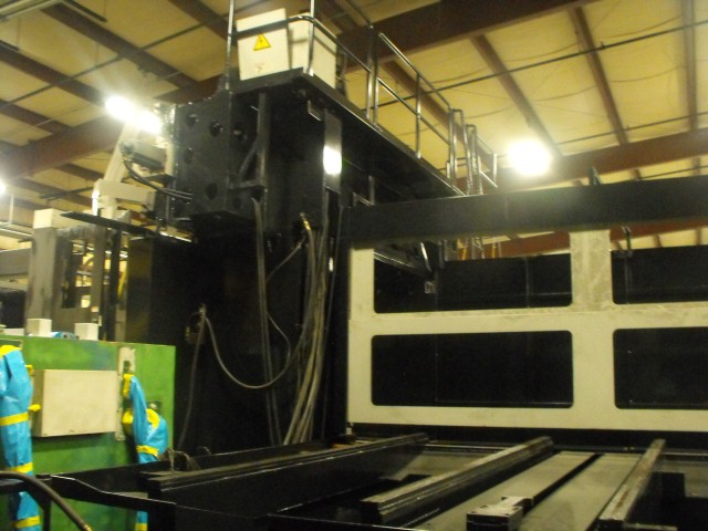 MAZAK V100 Versatech Mazak Mazatrol M32 CNC, (2) 78" x 157" Pallets, X=196",Y=127", Z=39", 50-Taper, 80 Station Tool Changer, Head Changer, New 1996.