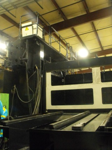 MAZAK V100 Versatech Mazak Mazatrol M32 CNC, (2) 78" x 157" Pallets, X=196",Y=127", Z=39", 50-Taper, 80 Station Tool Changer, Head Changer, New 1996.