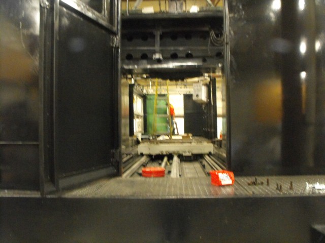 MAZAK V100 Versatech Mazak Mazatrol M32 CNC, (2) 78" x 157" Pallets, X=196",Y=127", Z=39", 50-Taper, 80 Station Tool Changer, Head Changer, New 1996.