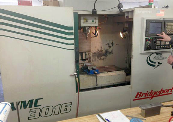 BRIDGEPORT VMC 3016 CNC VERTICAL MACHINING CENTER, Fanuc 21i CNC Control, X=30", Y=16", Z=20", 22 ATC, 7500 RPM, 40 Taper, New 2001.
