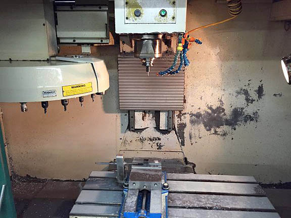 BRIDGEPORT VMC 3016 CNC VERTICAL MACHINING CENTER, Fanuc 21i CNC Control, X=30", Y=16", Z=20", 22 ATC, 7500 RPM, 40 Taper, New 2001.