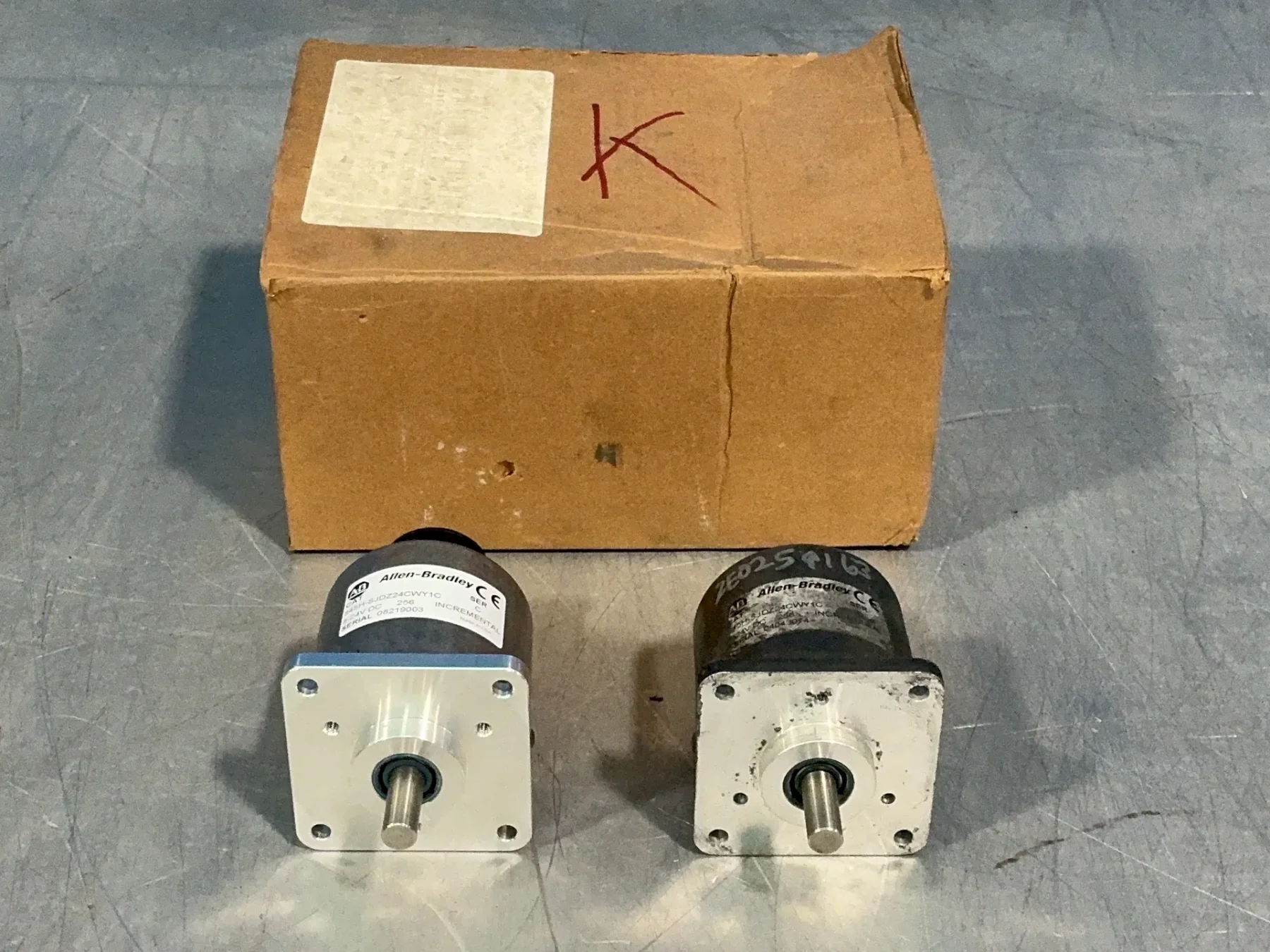ALLEN-BRADLEY INCREMENTAL ENCODERS  -  845H-SJDZ24CWY1C