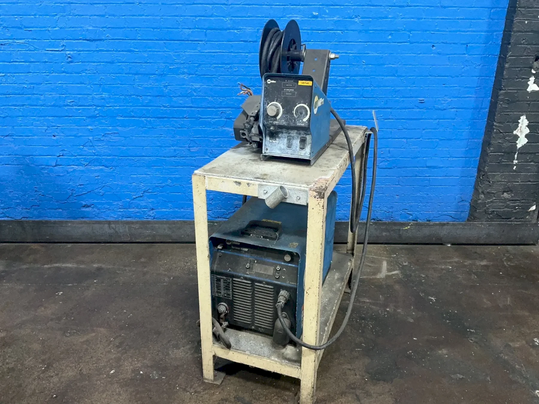 MILLER 450 A WELDER   -  INVISION 456MP