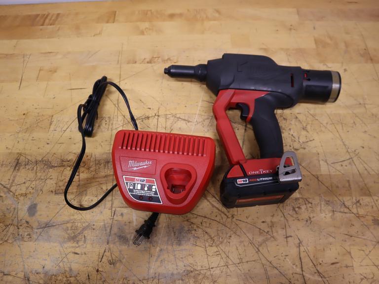 Milwaukee M18 FUEL 1/4" Blind Rivet Tool Kit w/ ONE-KEY & M12 Charger- Auction Item